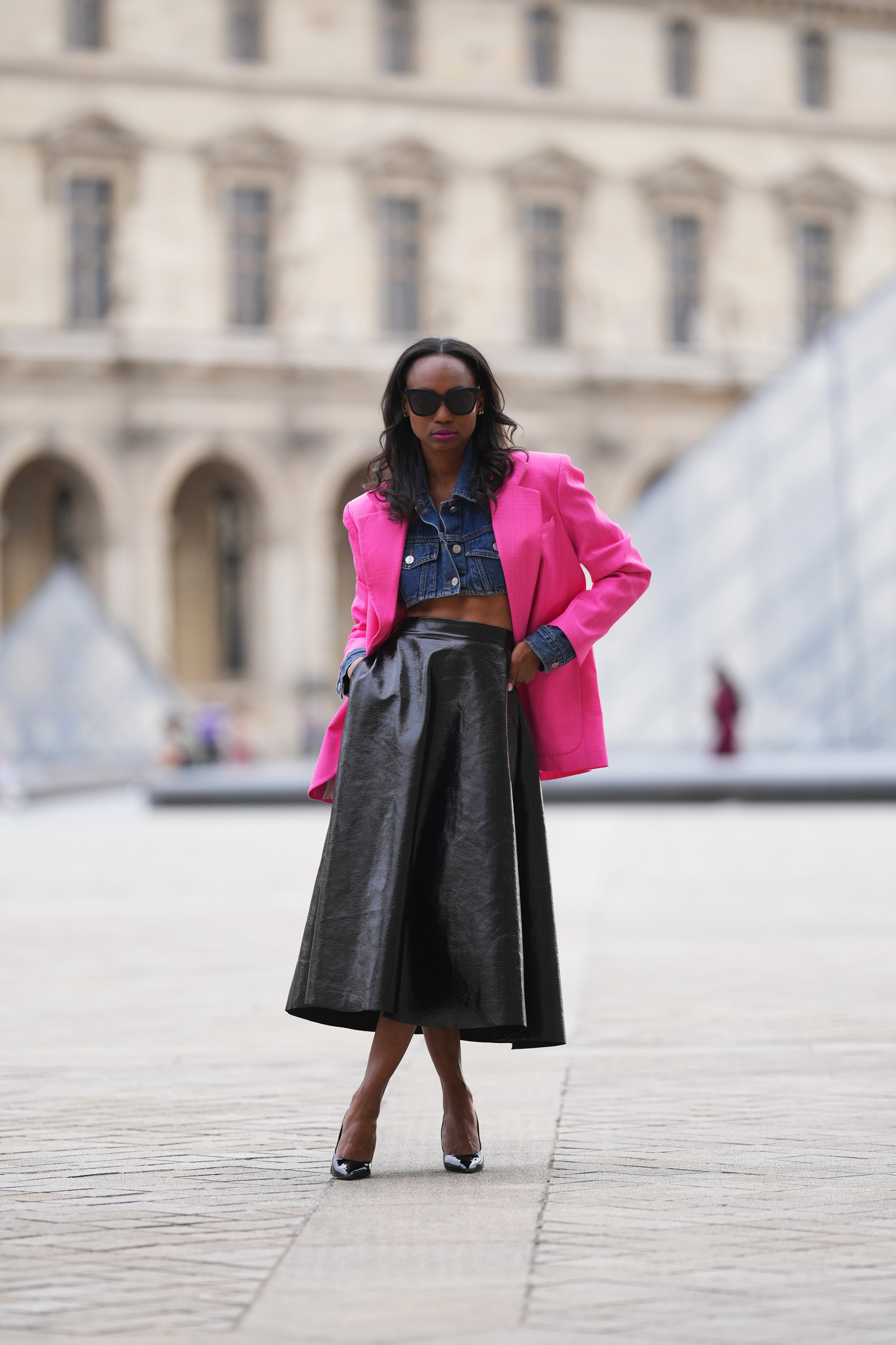 5 looks saia couro midi inverno 2026