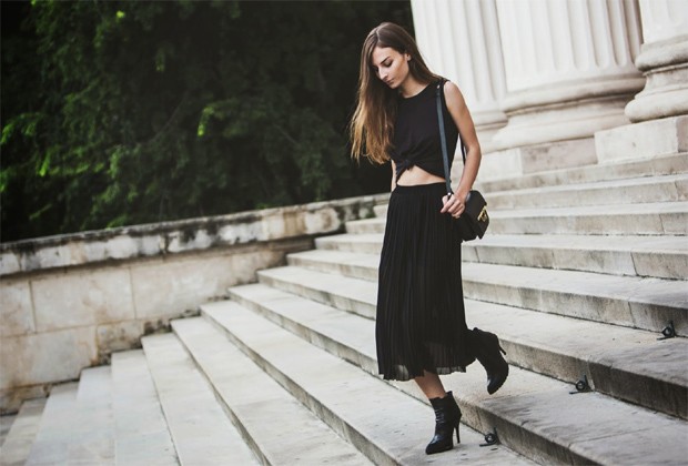 Saia Acetinada com Renda: O Charme Romântico que Você Precisa