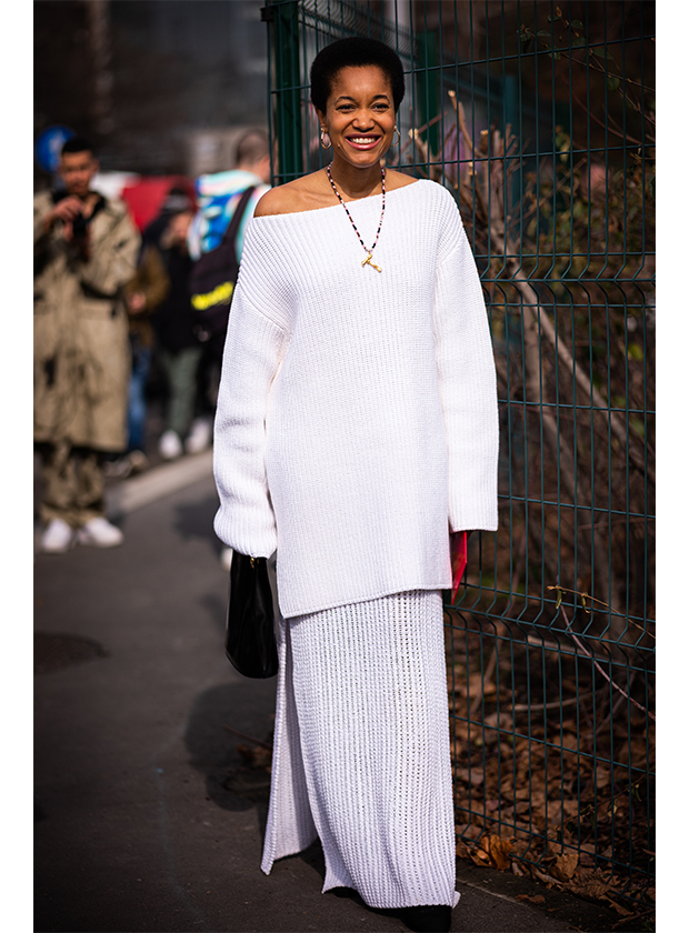 5 ideias de títulos:
1. Saia Longa Transparente: O Guia Definitivo para Looks Incríveis em 2025
2. Como Usar Saia Longa Transparente: Dicas de Styling e Combinações
3. Tendências de Moda: A Versatilidade da Saia Longa Transparente
4. Saia Longa Transparente: Da Praia à Cidade com Estilo
5. Onde Comprar Saia Longa Transparente: Melhores Lojas e Dicas de Compra