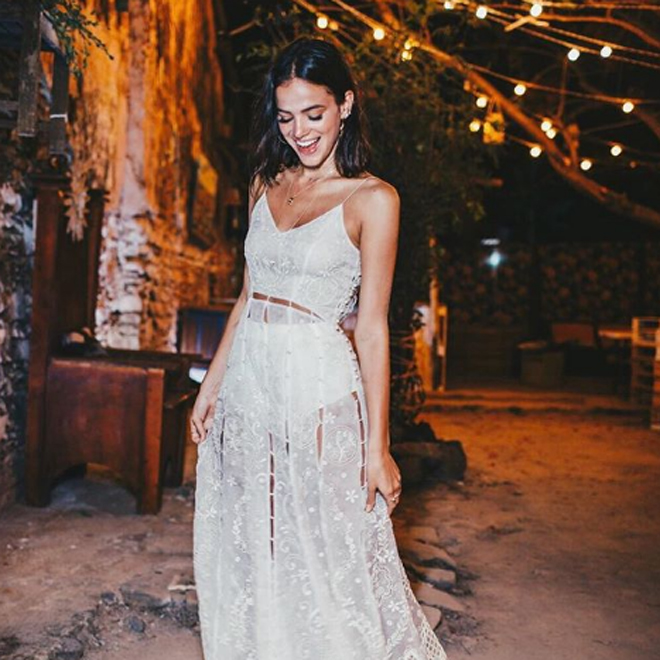 5 ideias de títulos:
1. Saia Longa Transparente: O Guia Definitivo para Looks Incríveis em 2025
2. Como Usar Saia Longa Transparente: Dicas de Styling e Combinações
3. Tendências de Moda: A Versatilidade da Saia Longa Transparente
4. Saia Longa Transparente: Da Praia à Cidade com Estilo
5. Onde Comprar Saia Longa Transparente: Melhores Lojas e Dicas de Compra