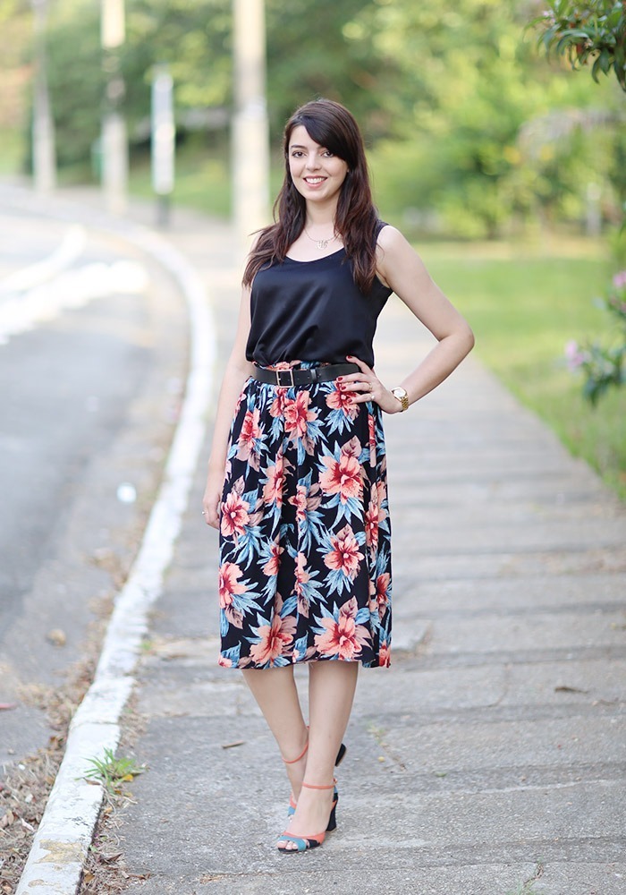 5 ideias de títulos:
1. Saia Midi Floral: O Guia Completo para Looks Incríveis
2. Como Combinar Saia Midi Floral: Dicas de Estilo para Todas as Ocasiões
3. Tendências 2026: As Estampas Florais que Vão Dominar as Saias Midi
4. Do Casual ao Sofisticado: Versatilidade da Saia Midi Floral
5. Onde Comprar Saia Midi Floral: Melhores Lojas e Modelos