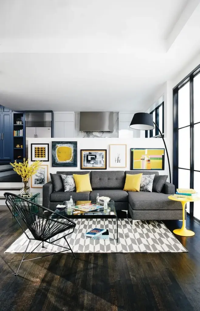 sala com sofá cinza decoração