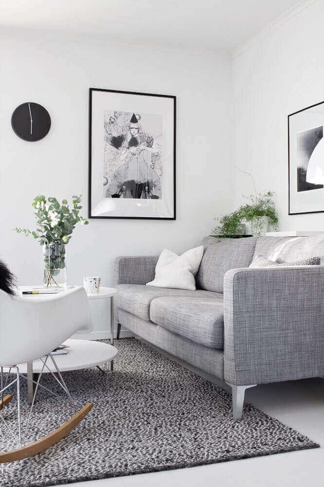 sala com sofá cinza decoração