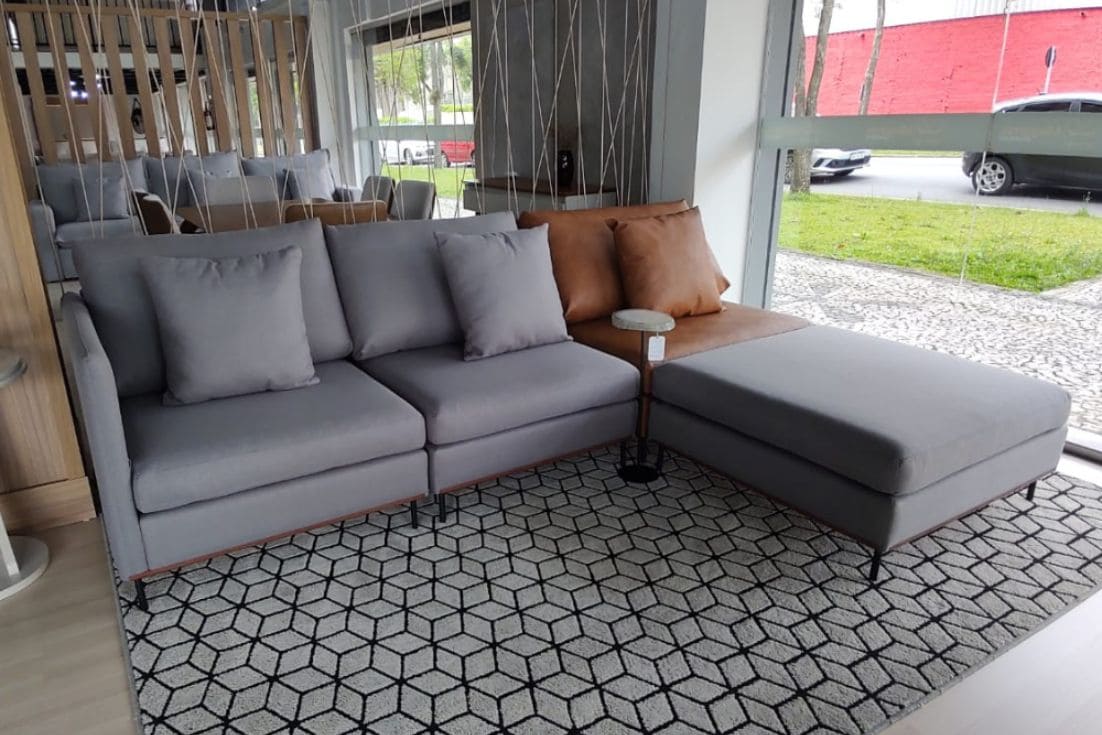 sala com sofá cinza decoração