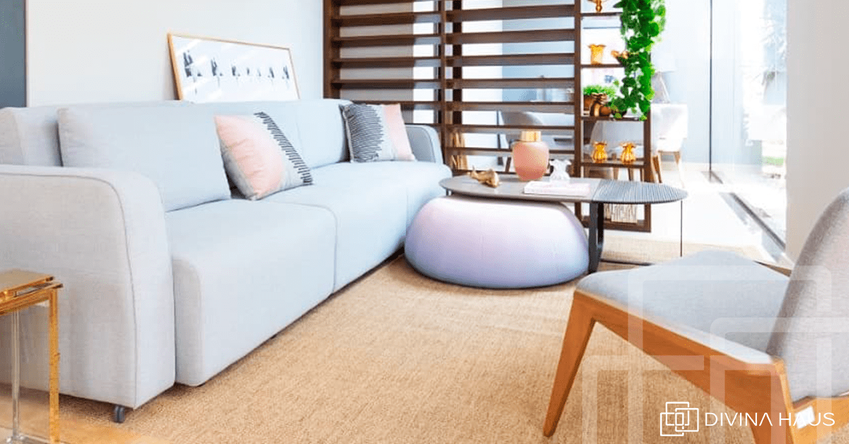 sala com sofá cinza decoração