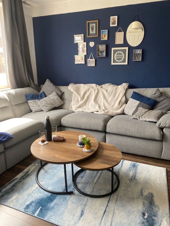 sala com sofá cinza decoração