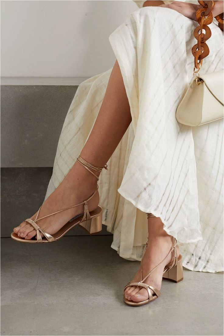 Tendências de sandálias de amarração para a próxima estação