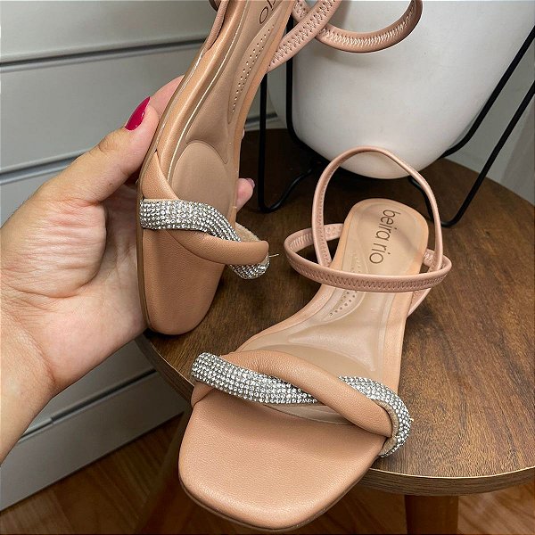 Guia Completo das Marcas de Sandálias Baixas: Conforto vs. Elegância