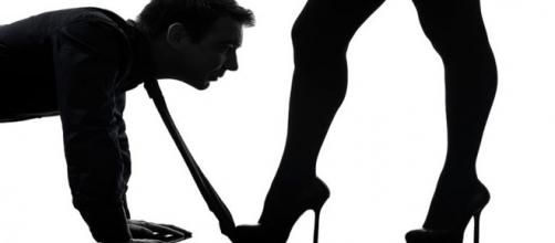 Decifrando a Linguagem Corporal da Atração: Sinais Inconscientes