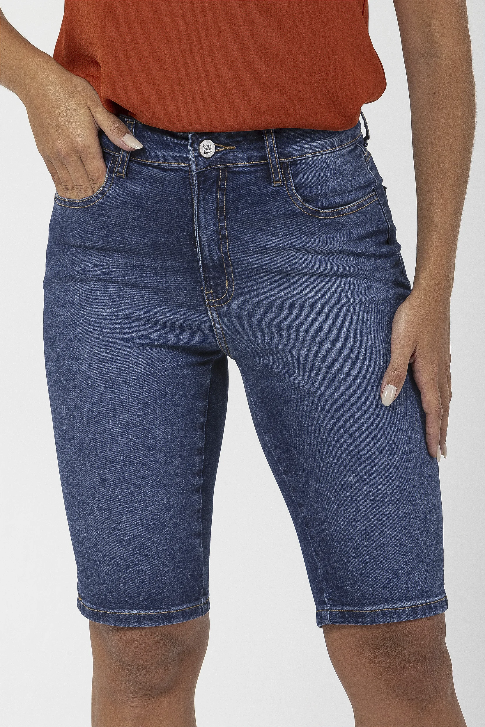 Como Combinar Shorts Jeans Mom e Cintura Alta para um Look Perfeito