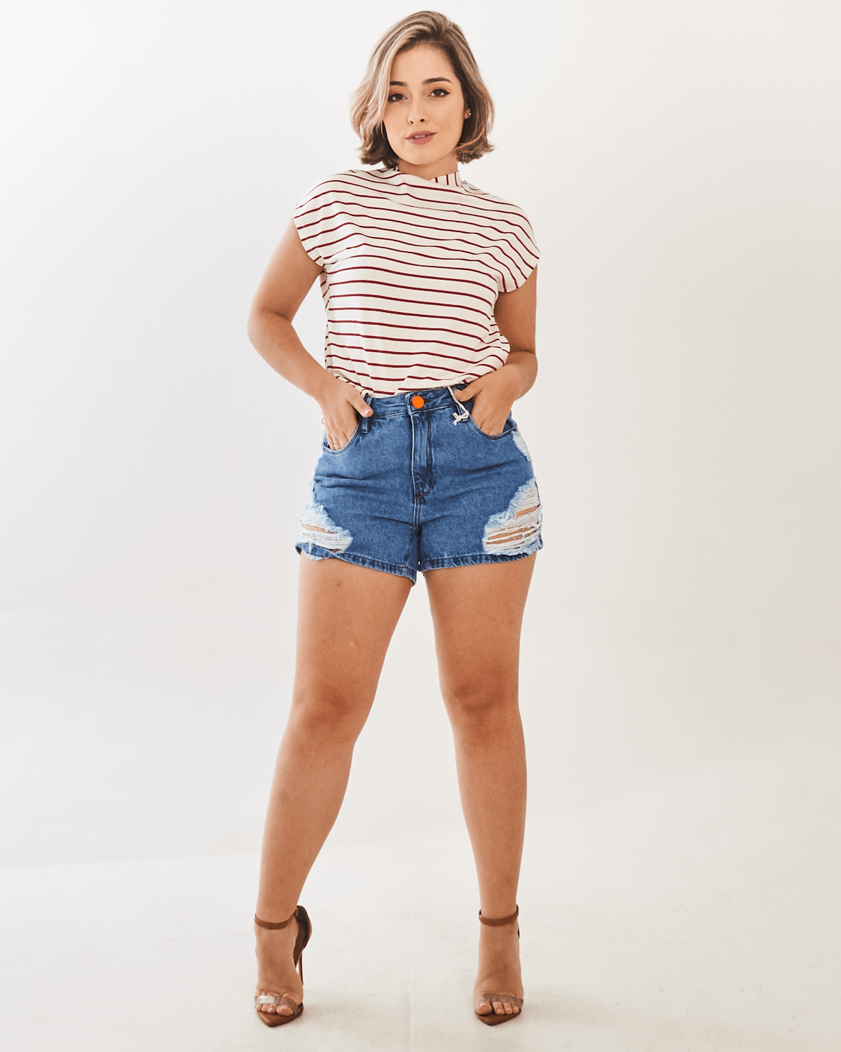 Como Combinar Shorts Jeans Mom e Cintura Alta para um Look Perfeito