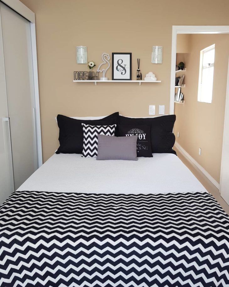 quarto de casal funcional simples