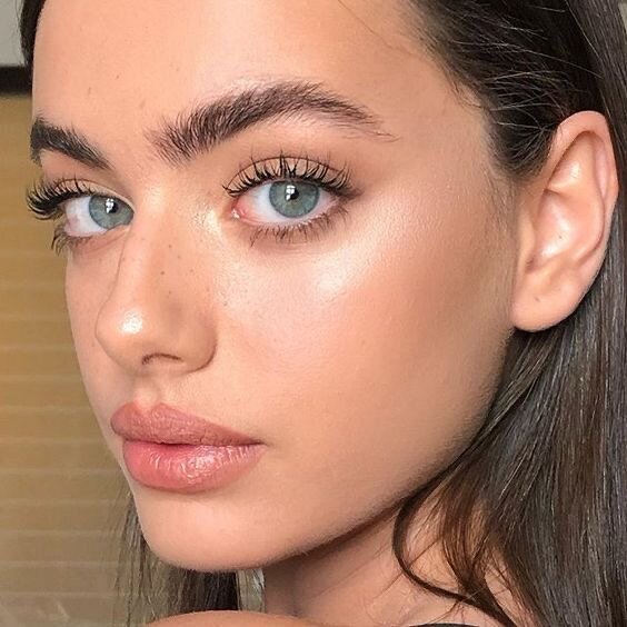 Como estimular o crescimento das sobrancelhas: produtos e dicas caseiras