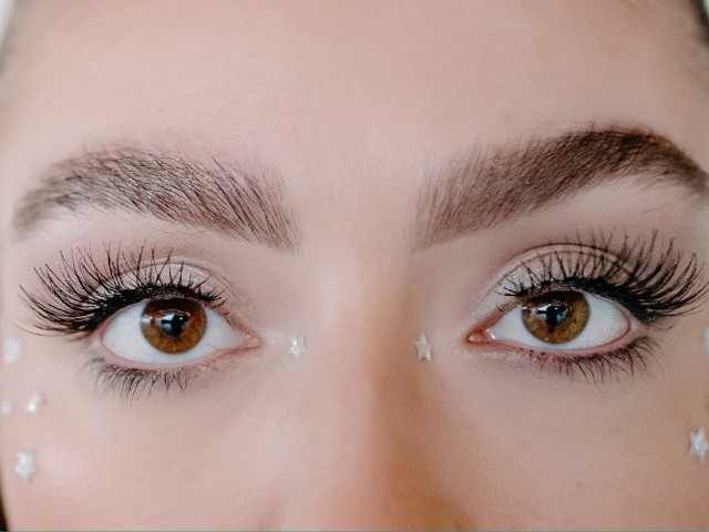 Brow Lamination: o segredo para sobrancelhas volumosas e alinhadas