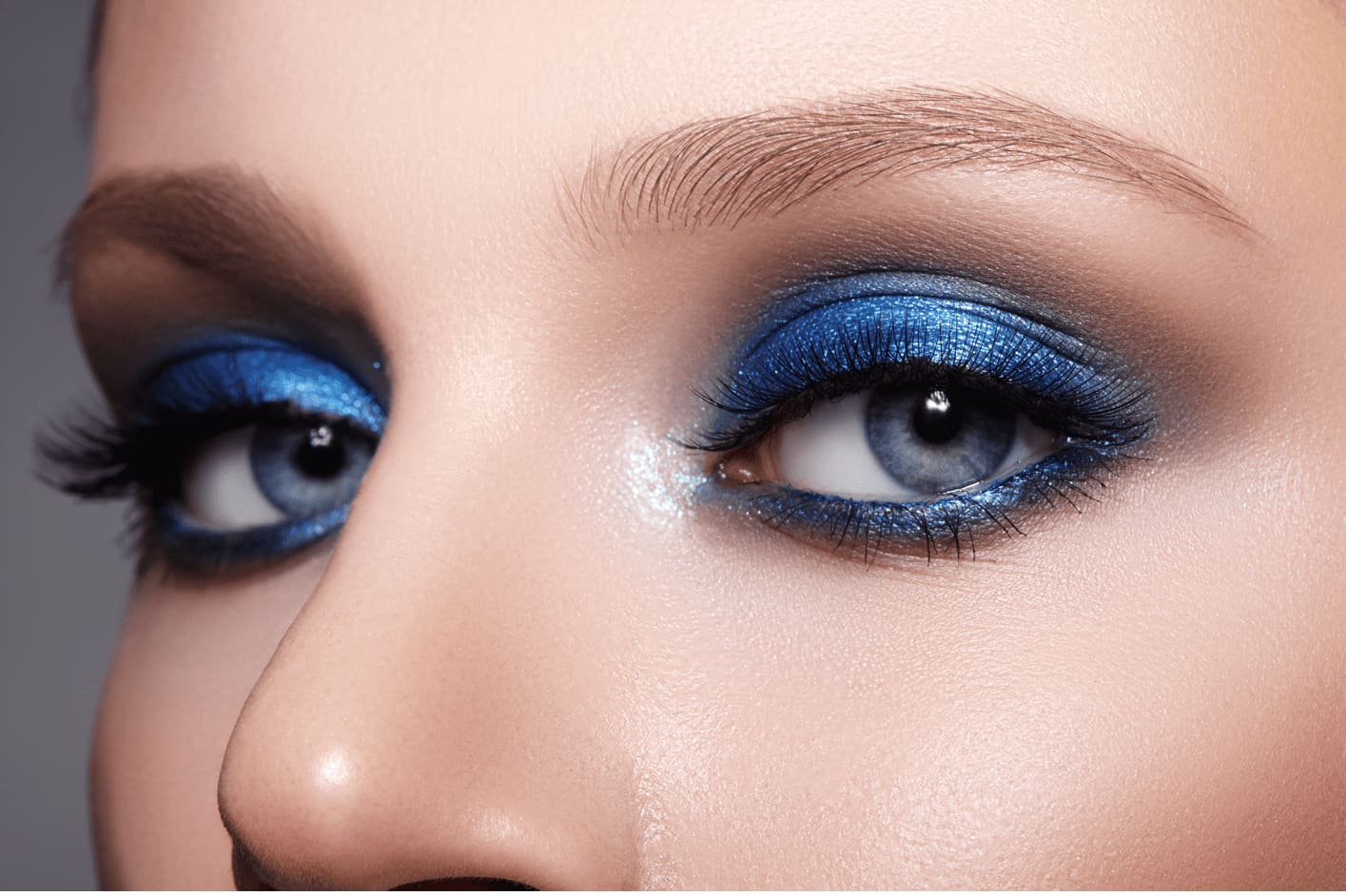 Descubra a Sombra Azul Perfeita para Realçar Seus Olhos Castanhos