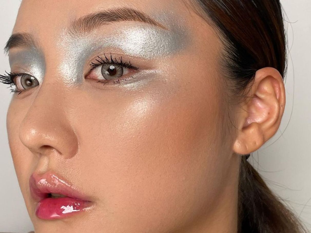 5 ideias de títulos:
1. Sombra Prata: O Guia Completo para Iluminar Seu Olhar
2. Como Usar Sombra Prata: Dicas e Inspirações para Todas as Ocasiões
3. Tendências de Maquiagem: A Volta Triunfal da Sombra Prata
4. Sombra Prata para Festas: Brilhe com Looks Incríveis
5. Dicas de Produtos: As Melhores Sombras Pratas do Mercado