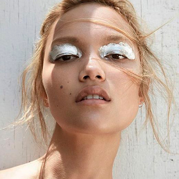 5 ideias de títulos:
1. Sombra Prata: O Guia Completo para Iluminar Seu Olhar
2. Como Usar Sombra Prata: Dicas e Inspirações para Todas as Ocasiões
3. Tendências de Maquiagem: A Volta Triunfal da Sombra Prata
4. Sombra Prata para Festas: Brilhe com Looks Incríveis
5. Dicas de Produtos: As Melhores Sombras Pratas do Mercado