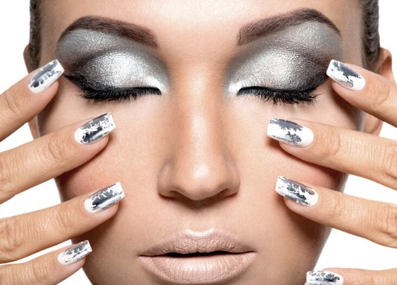 5 ideias de títulos:
1. Sombra Prata: O Guia Completo para Iluminar Seu Olhar
2. Como Usar Sombra Prata: Dicas e Inspirações para Todas as Ocasiões
3. Tendências de Maquiagem: A Volta Triunfal da Sombra Prata
4. Sombra Prata para Festas: Brilhe com Looks Incríveis
5. Dicas de Produtos: As Melhores Sombras Pratas do Mercado