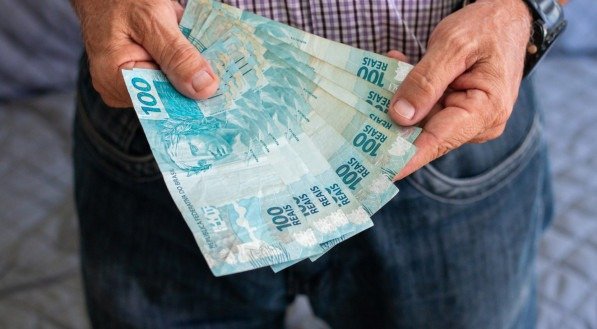 sonhar com carteira cheia de dinheiro