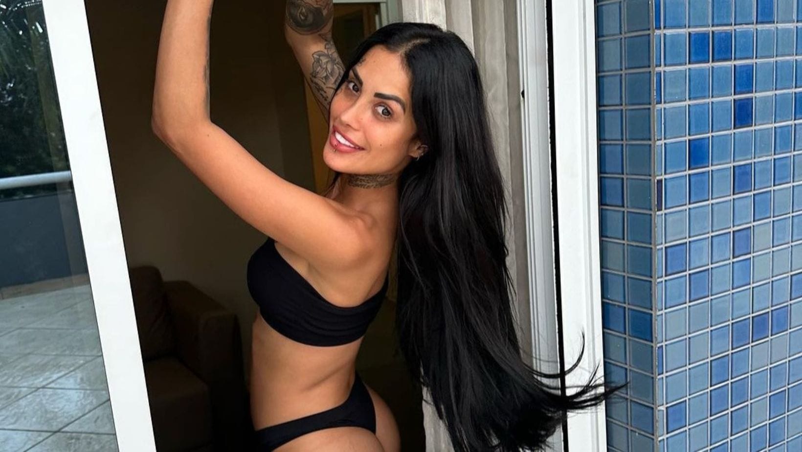 5 ideias de títulos:
1. A Ascensão de Tati Zaqui: Do Funk ao Estrelato Digital
2. Tati Zaqui: Explorando a Carreira Musical e o Impacto nas Redes Sociais
3. Bastidores da Fama: O Que Tati Zaqui Revela em Suas Plataformas Digitais?
4. Tati Zaqui: Uma Análise de Suas Músicas e Videoclipes de Sucesso
5. O Fenômeno Tati Zaqui: Como a Artista Conquistou Milhões de Fãs Online