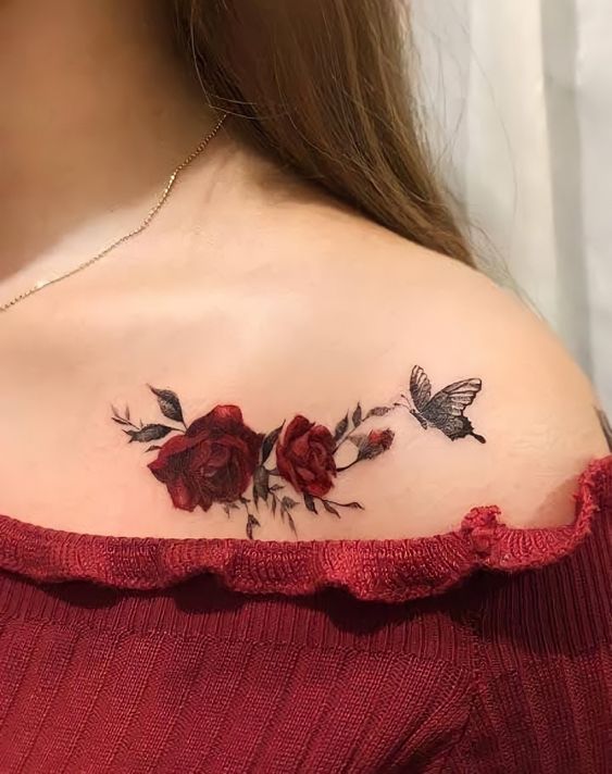 tatuagem de flor no ombro