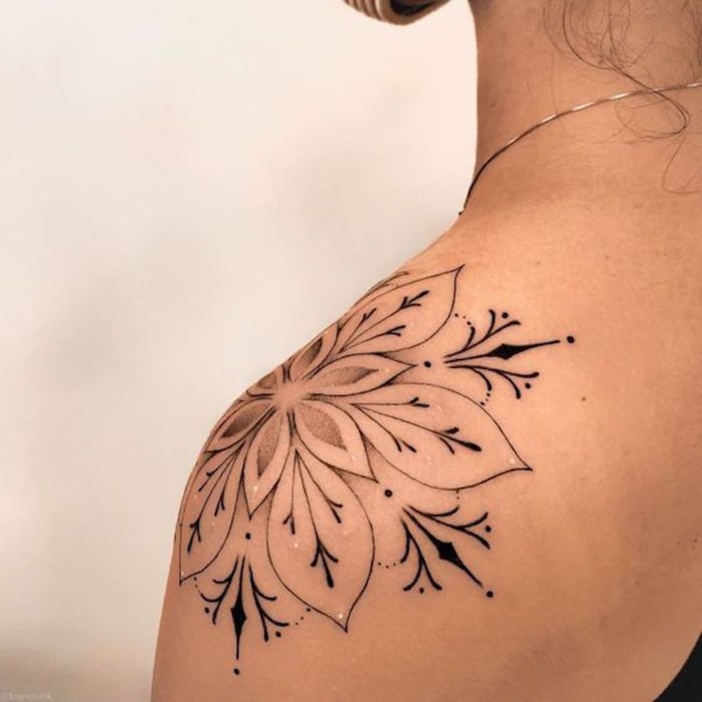 Tatuagem de Mandala: Guia Completo de Significados e Estilos