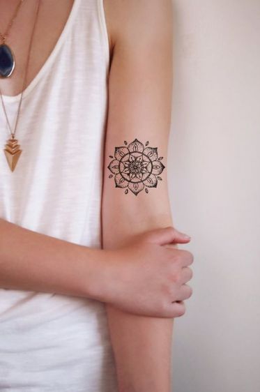 Tatuagem de Mandala Feminina: Inspirações e Designs Delicados
