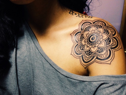 Tatuagem de Mandala Feminina: Inspirações e Designs Delicados