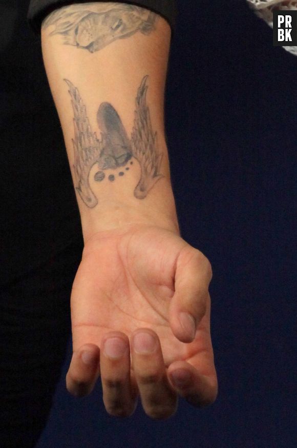 Significado da Tatuagem de Pezinho: Mais que uma Homenagem; Estilos de Tatuagem de Pezinho: Do Realismo à Aquarela; Onde Tatuar o Pezinho do Bebê: Melhores Locais e Nível de Dor; Dicas Essenciais Antes de Fazer a Tatuagem de Pezinho do seu Filho; Inspirações de Tatuagem de Pezinho: Encontre o Estilo Perfeito