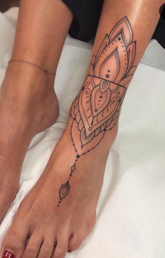 Significado da Tatuagem de Pezinho: Mais que uma Homenagem; Estilos de Tatuagem de Pezinho: Do Realismo à Aquarela; Onde Tatuar o Pezinho do Bebê: Melhores Locais e Nível de Dor; Dicas Essenciais Antes de Fazer a Tatuagem de Pezinho do seu Filho; Inspirações de Tatuagem de Pezinho: Encontre o Estilo Perfeito