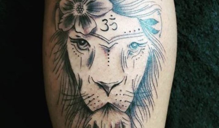 tatuagem feminina na batata da perna