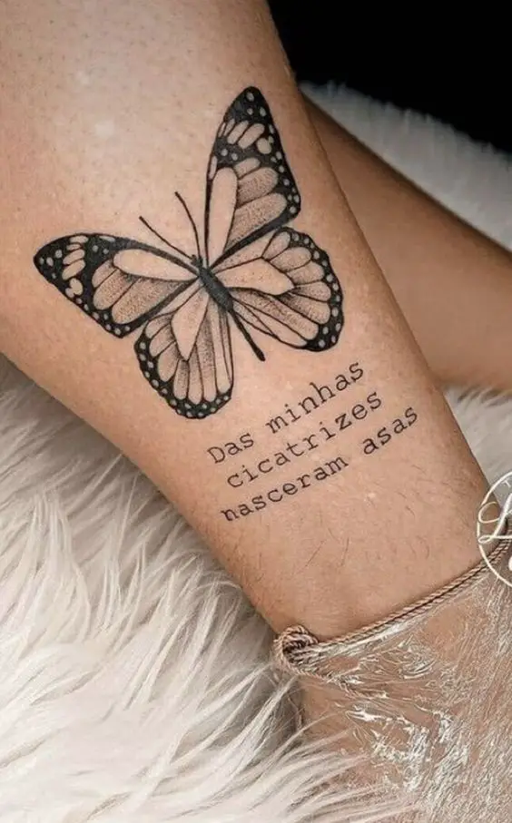 tatuagem feminina na panturrilha