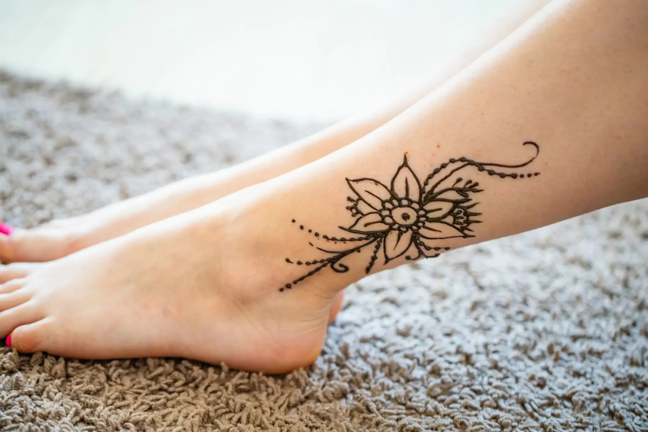 tatuagem feminina tornozelo