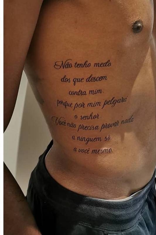 Tatuagens minimalistas: ideias para homenagear sua avó com discrição