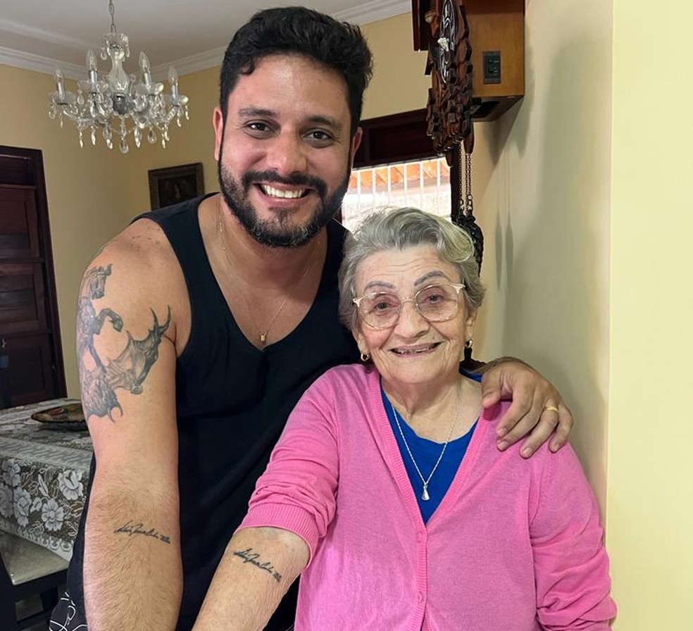 Tatuagens minimalistas: ideias para homenagear sua avó com discrição