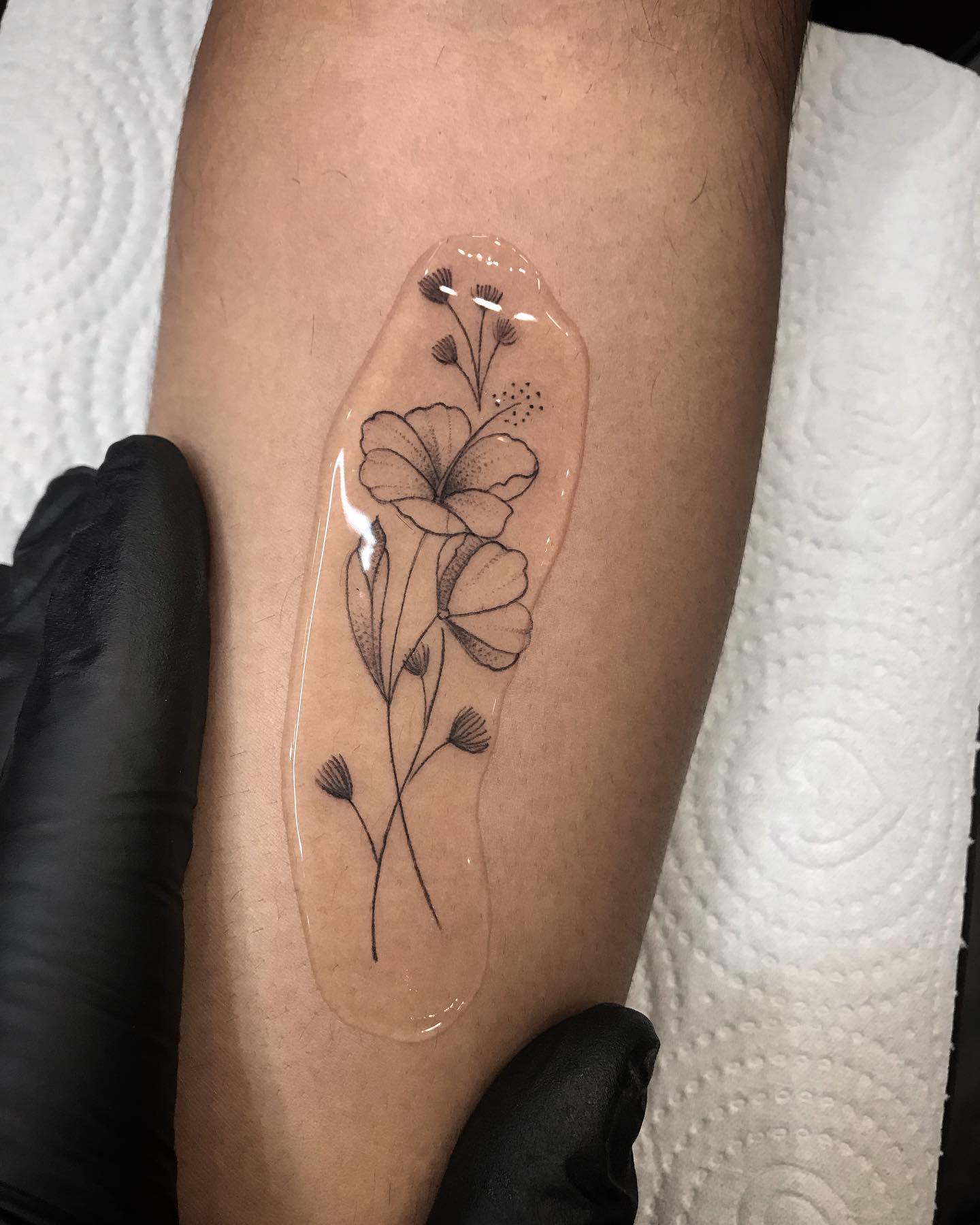 Inspirações de Tatuagens de Flores e Símbolos Minimalistas com Significado