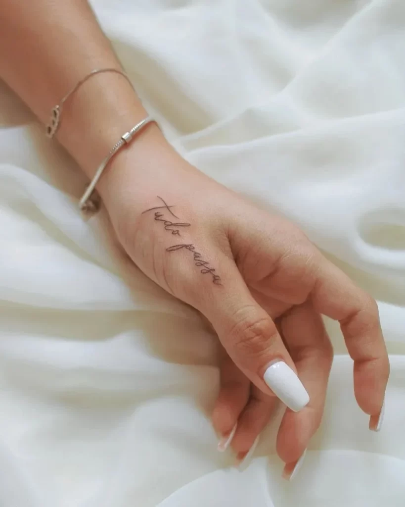 Tatuagem Minimalista: Significados Profundos por Trás dos Traços Delicados