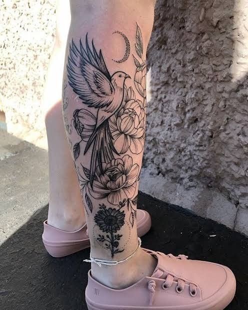Guia Completo: Como Escolher o Melhor Estilo de Tatuagem Floral para a Panturrilha; Tatuagem de Fênix na Panturrilha: Simbolismo