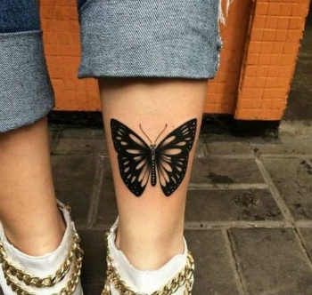 Guia Completo: Como Escolher o Melhor Estilo de Tatuagem Floral para a Panturrilha; Tatuagem de Fênix na Panturrilha: Simbolismo