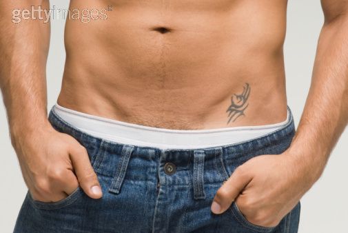 tatuagem na virilha masculina