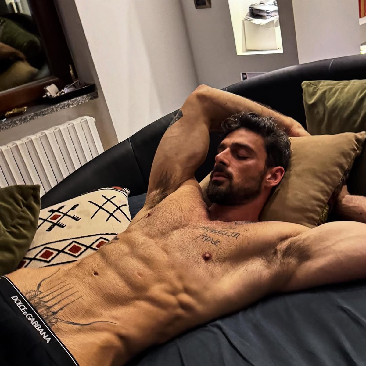 tatuagem na virilha masculina