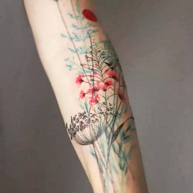 Black & Grey Floral: A Elegância dos Ramos em Tons de Cinza