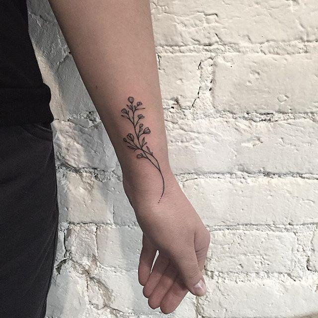 Tatuagem Fineline de Ramos: Delicadeza e Significado