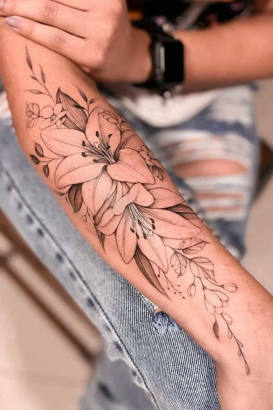 Bracelete Floral no Braço: Ideias e Inspirações para sua Próxima Tattoo