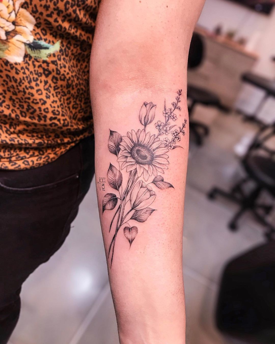 O Significado Profundo das Flores em Tatuagens de Ramo