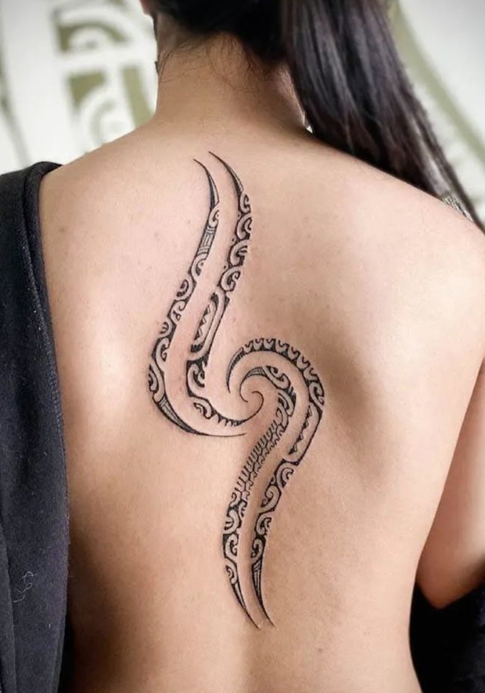 Fineline Tribal: A Delicadeza que Reinventa a Tatuagem Ancestral