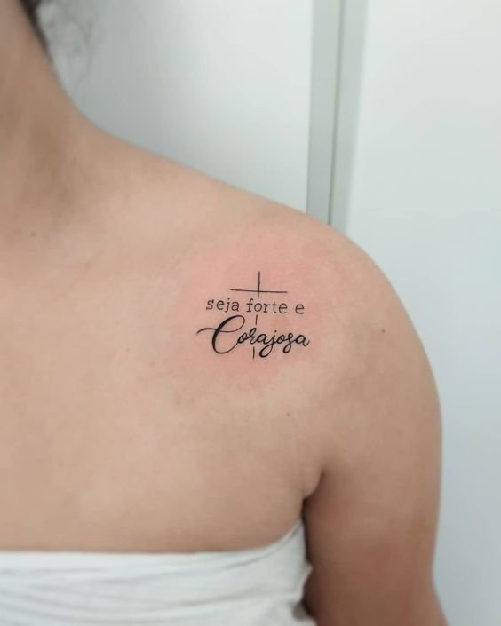 Símbolos Cristãos para Tatuagem Feminina: Cruz, Pomba da Paz e Leão de Judá