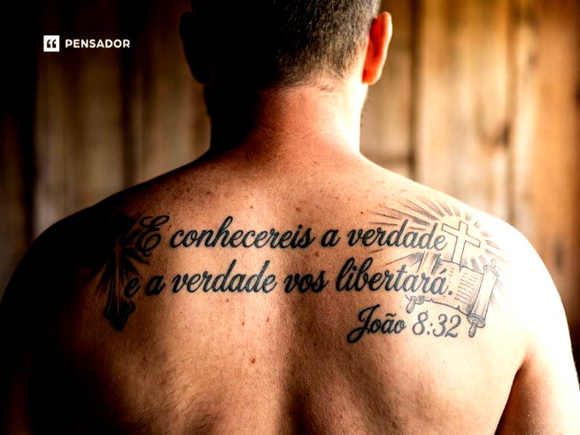 Símbolos Cristãos para Tatuagem Feminina: Cruz, Pomba da Paz e Leão de Judá