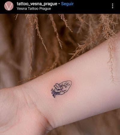 Guia Completo de Tatuagens Femininas Delicadas: Estilos e Inspirações