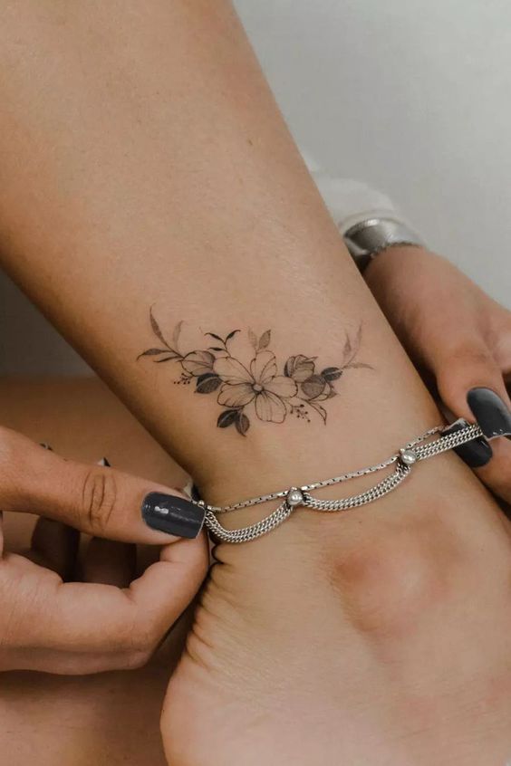 Tatuagem Fineline: A Arte do Traço Fino e Minimalista